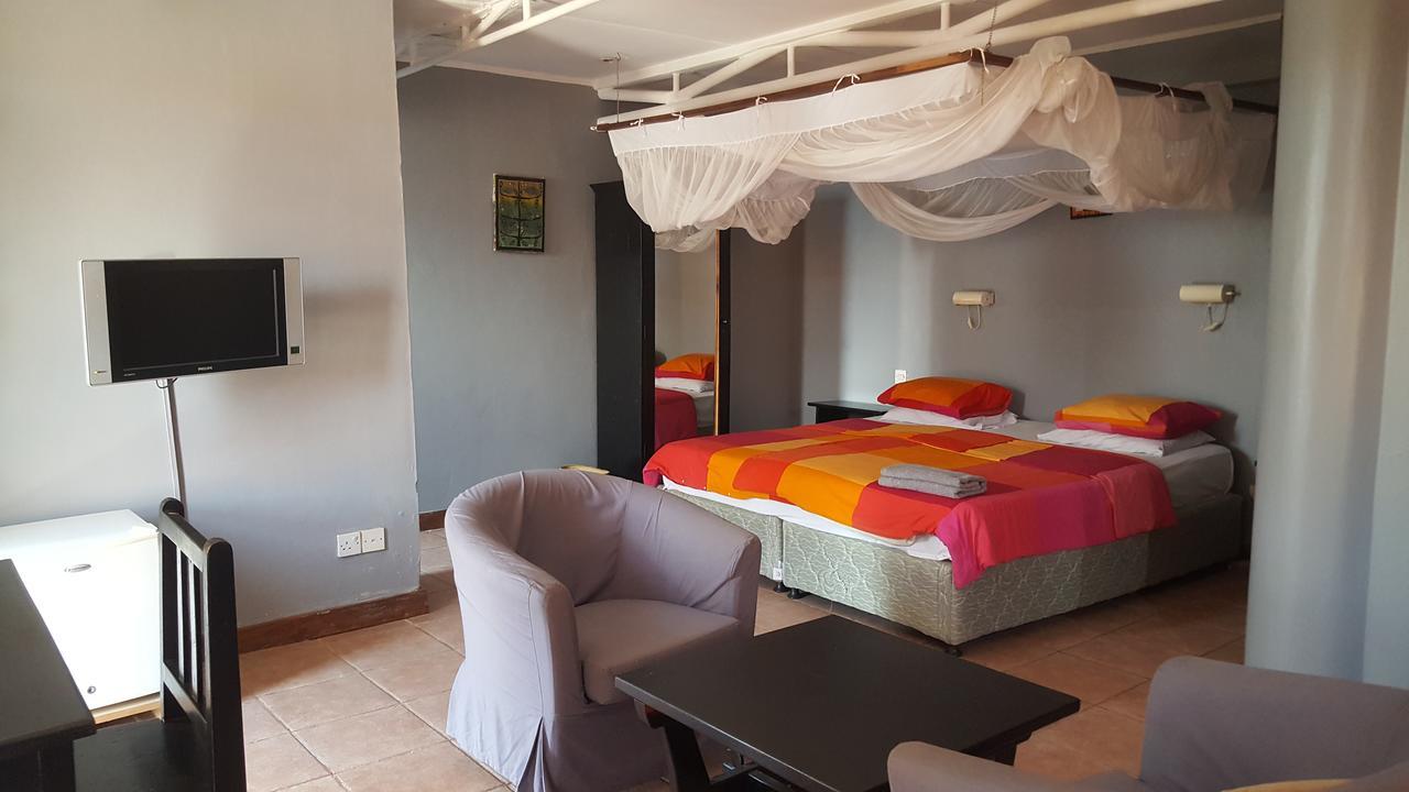 Q-Bar & Guesthouse Dar es Salaam Exterior foto