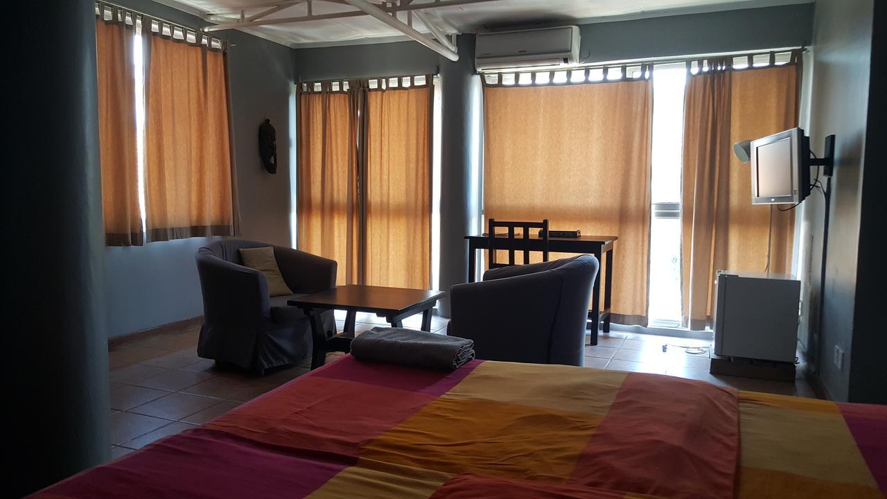 Q-Bar & Guesthouse Dar es Salaam Exterior foto