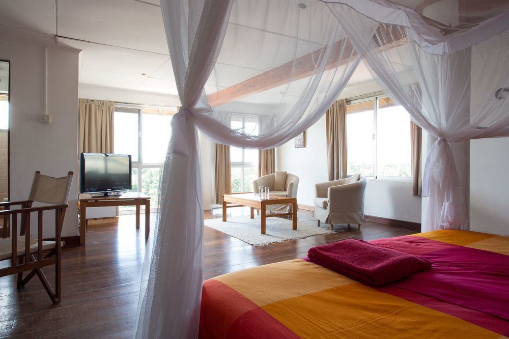 Q-Bar & Guesthouse Dar es Salaam Exterior foto